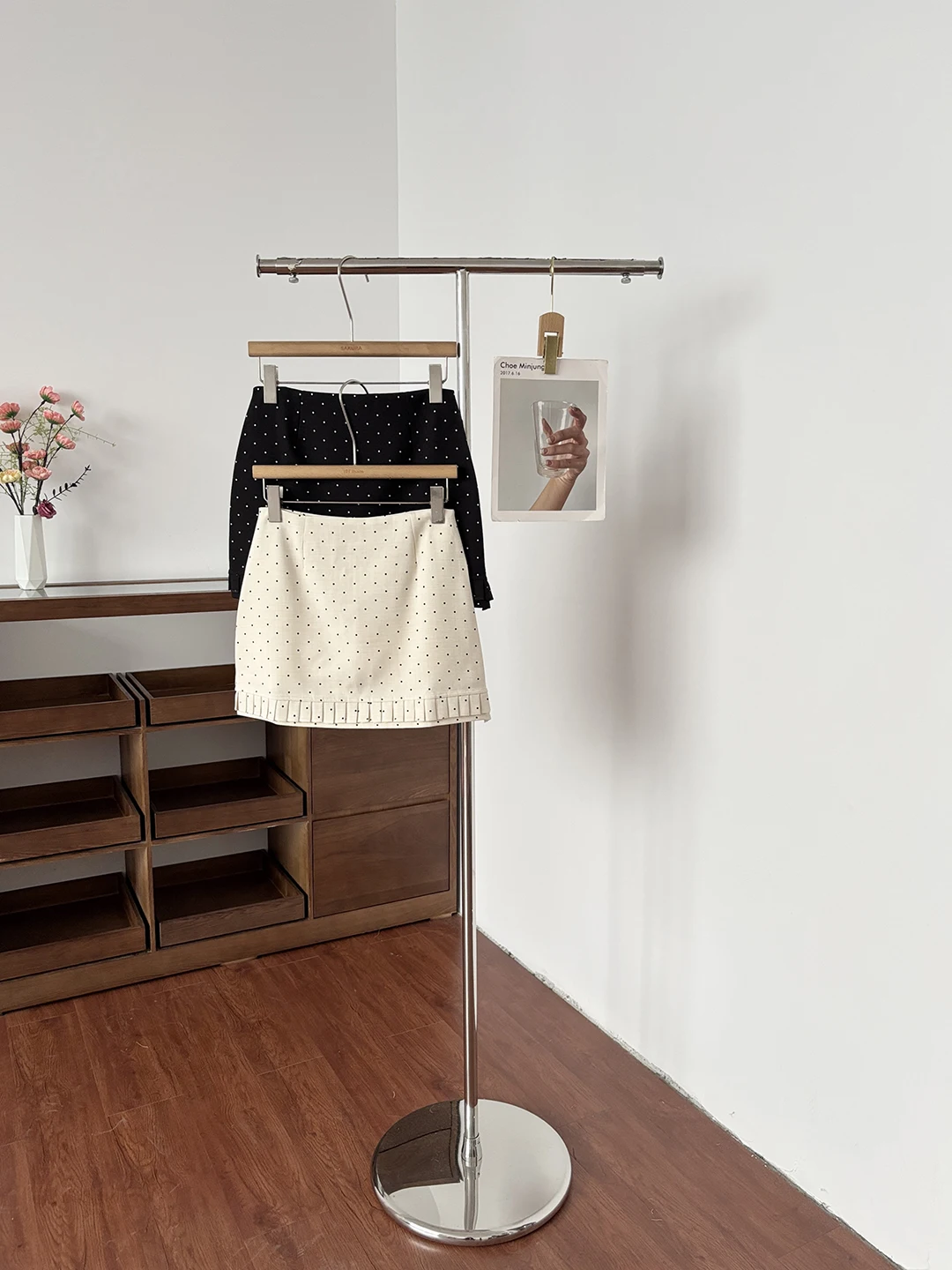 

Летняя женская юбка А-силуэта с завышенной талией, в горошек, средней длины, расклешенная, мягкая, стройнящая, в корейском стиле, коллекция Лето 2026