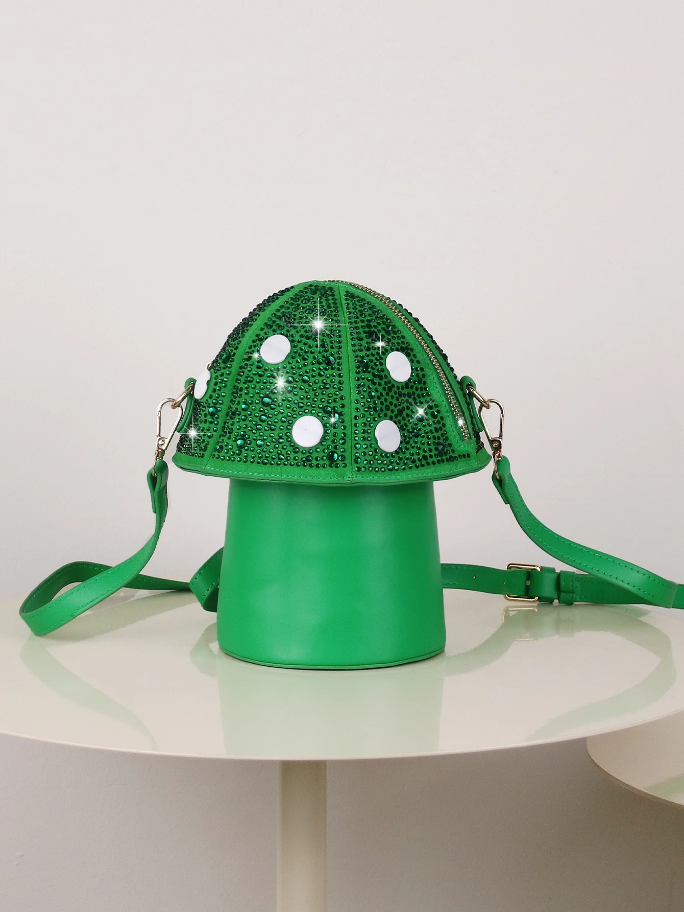 New rhinestone fashion unique design handbag cute mushroom shape studded dinner bag party handbag trend sweet cool girl shoulder