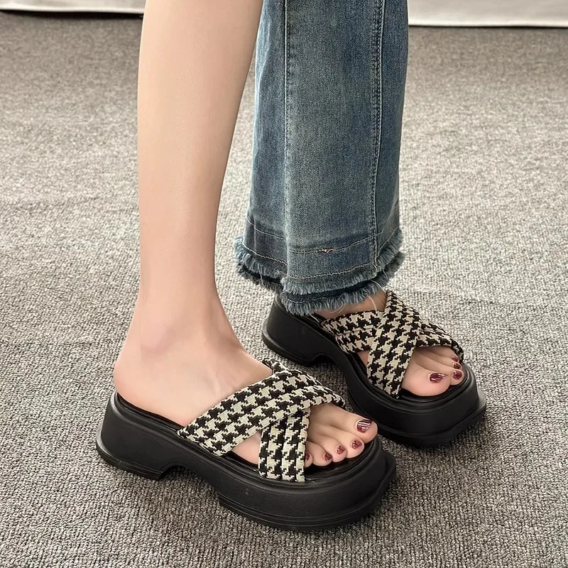 2024 Summer New Fashionable Casual Women's Sandals Cross Tie Beach Sandals Women's Home Slippers