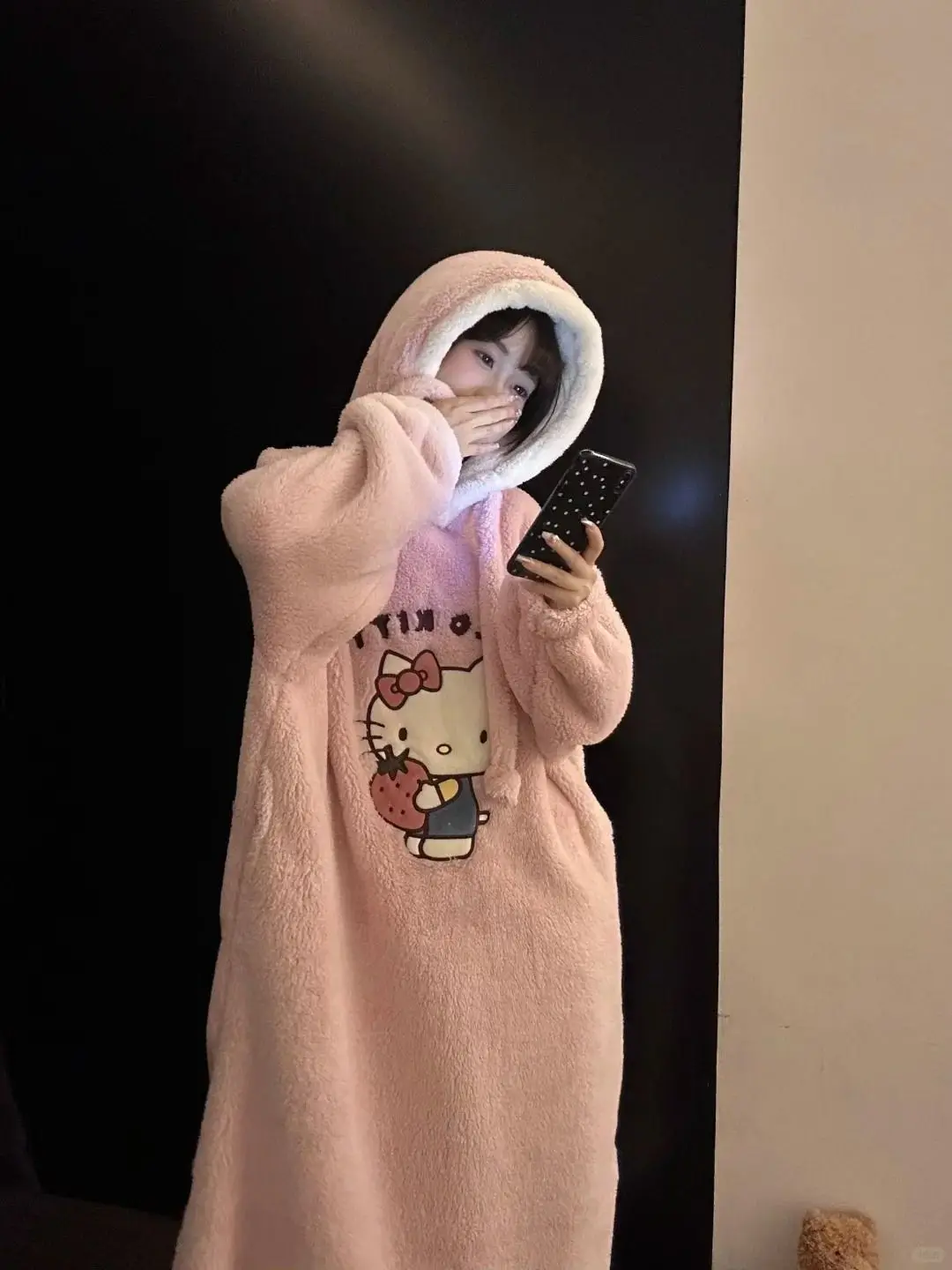 رداء Hello Kitty النسائي لشتاء 2025 من الصوف المرجاني قطيفة كاواي ملابس نوم مريحة ورائعة ملابس منزلية ناعمة ودافئة #4