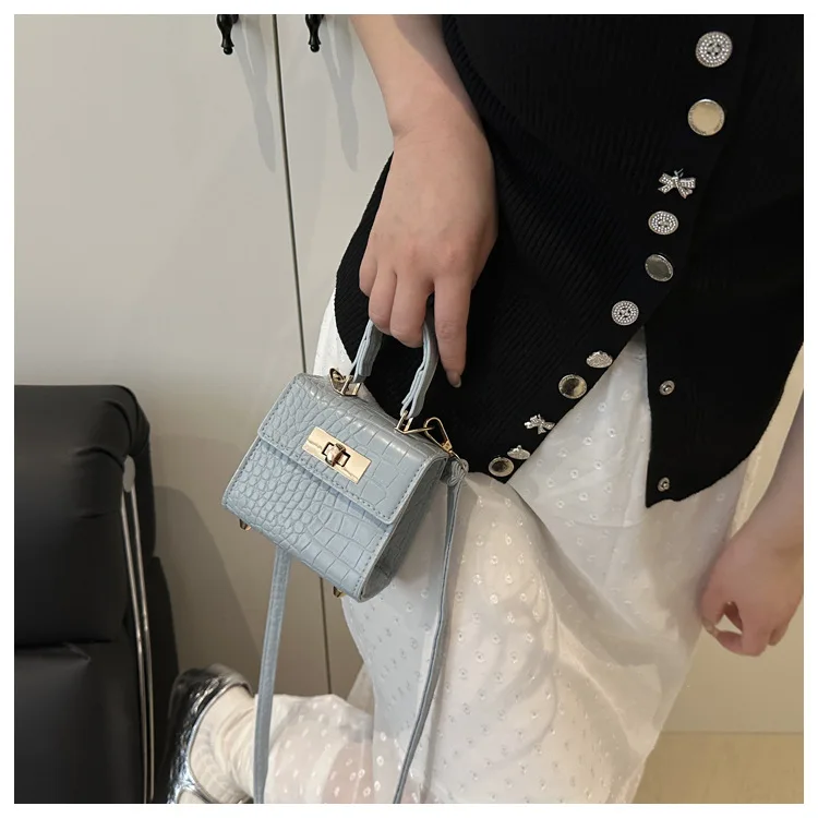 Trendige Geprägte Mini-Damen-Umhängetasche mit Goldverschluss Schultertaschen Abnehmbarer Riemen Henkeltasche Niedliche Crossbody-Handtasche – Detail 22