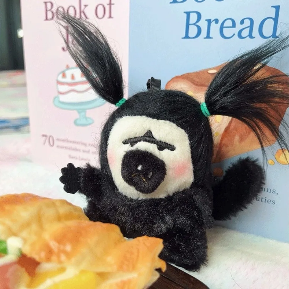 

Милое белое лицо, обезьяна, жареные волосы, забавный уродливый декоративный брелок с заколками, расческа, игрушечная сумка