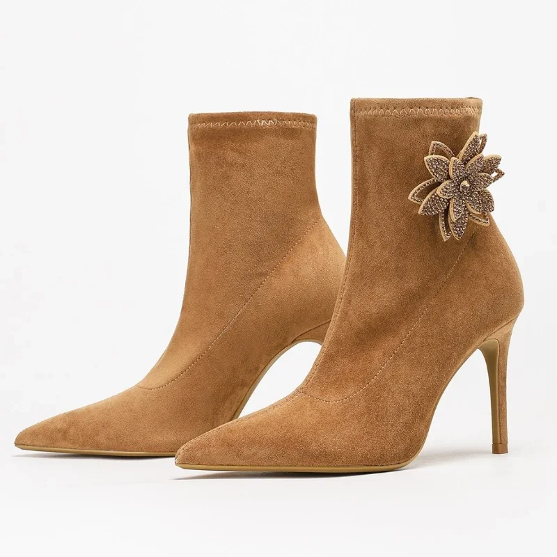

Осенне-зимние женские ботильоны из искусственной замши с острым носком, короткие ботинки на шпильке с украшением из кристаллов и цветов, модные вечерние модельные ботинки