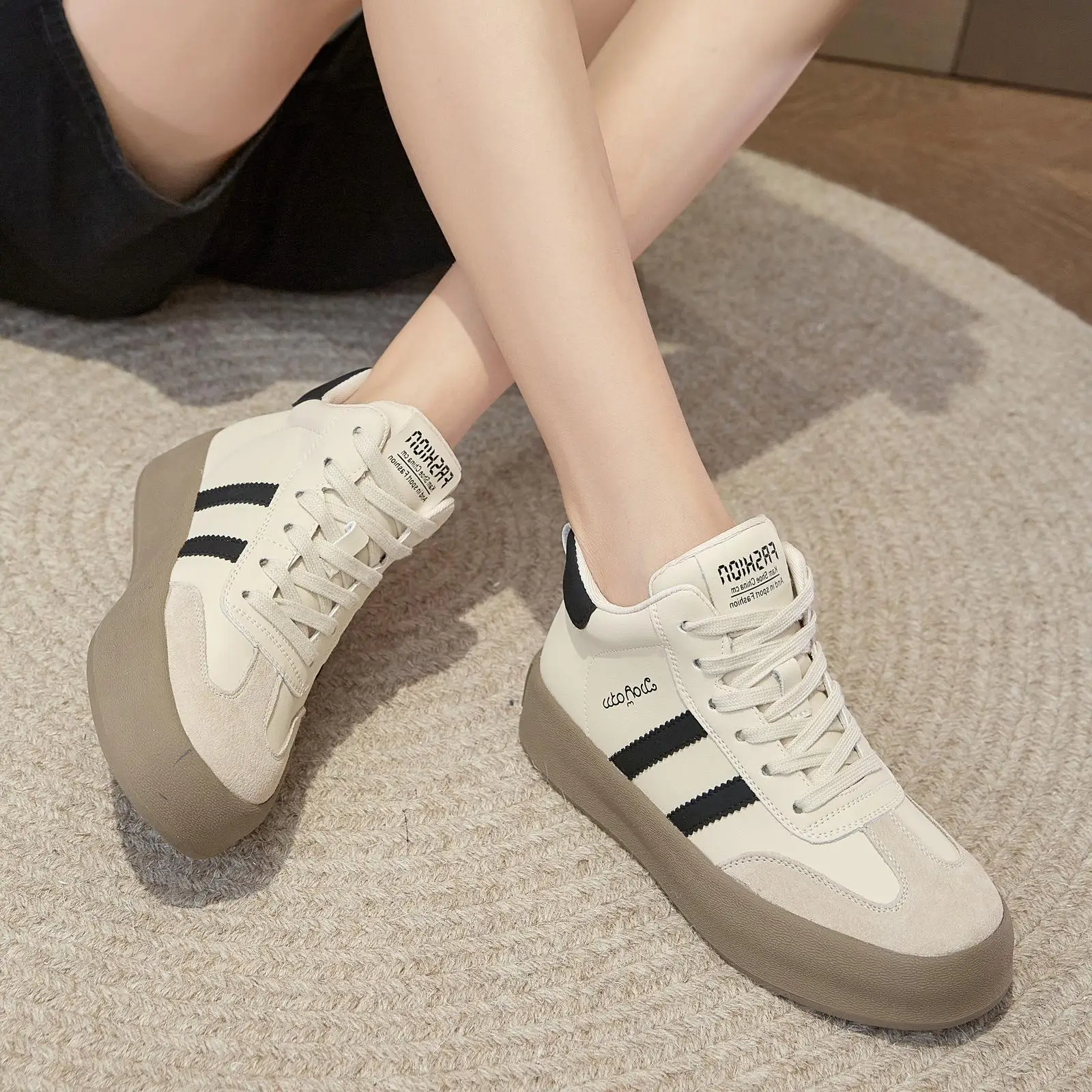 

Vintage Leather Lace-Up High Tops Black Sneakers Casual Shoes Comfortable Rubber Sole round Toe Flat Heel Fashion Footwear