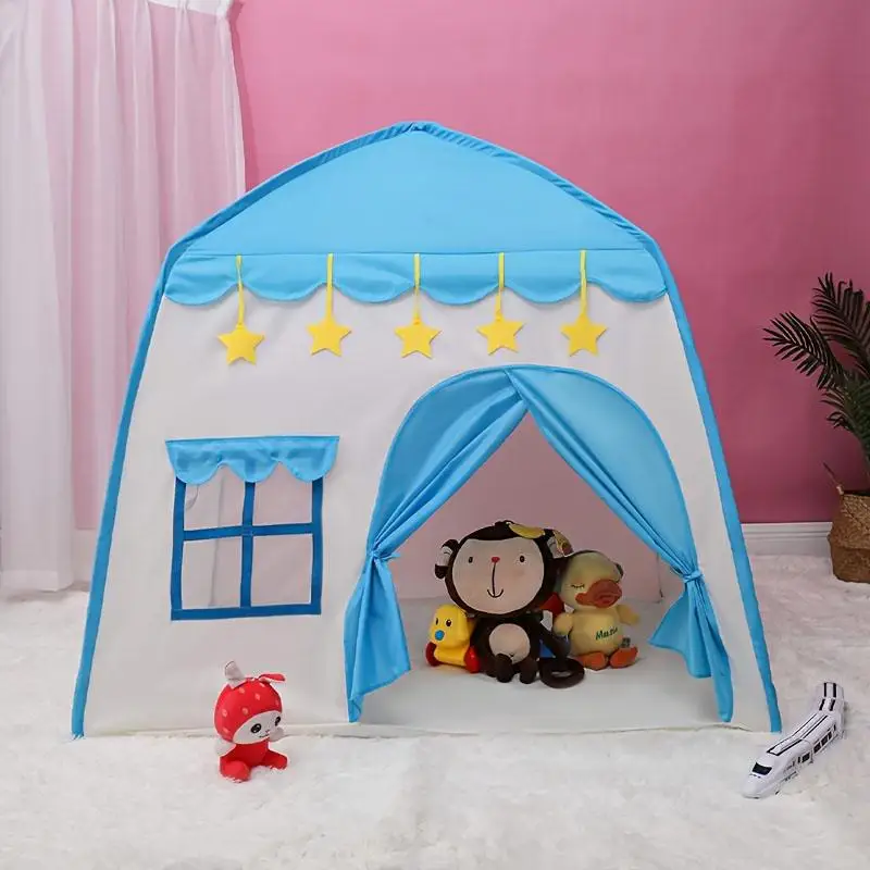 Tente pour enfants princesse. Une maison de jeu sur le thème des jeux de rôle en rose et bleu, adaptée à une utilisation intérieure et extérieure.