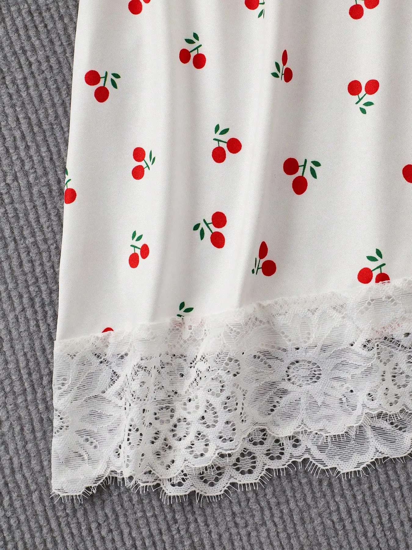 2pcs Set Pakaian Tidur Wanita dengan Cetakan Ceri dan Renda & G-String