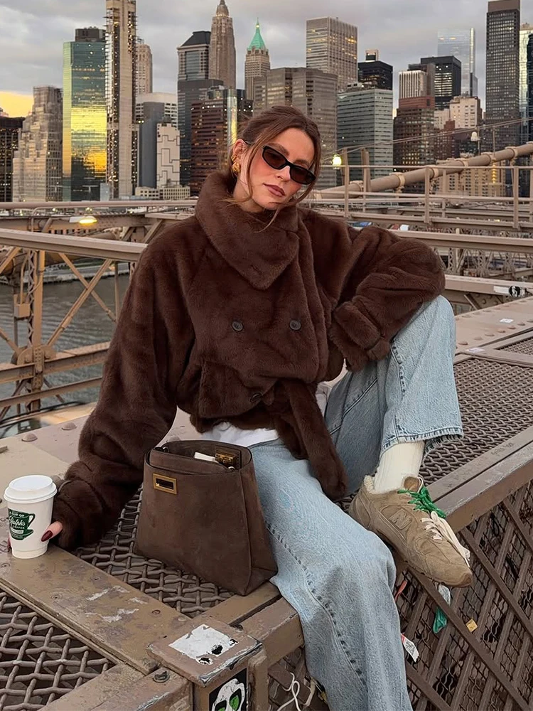 سترة Kpop برباط من الفرو الصناعي للنساء أنيقة بياقة واقفة مزدوجة الصدر سترات قصيرة دافئة للسيدات ملابس خارجية للشتاء اليومي للتنقل