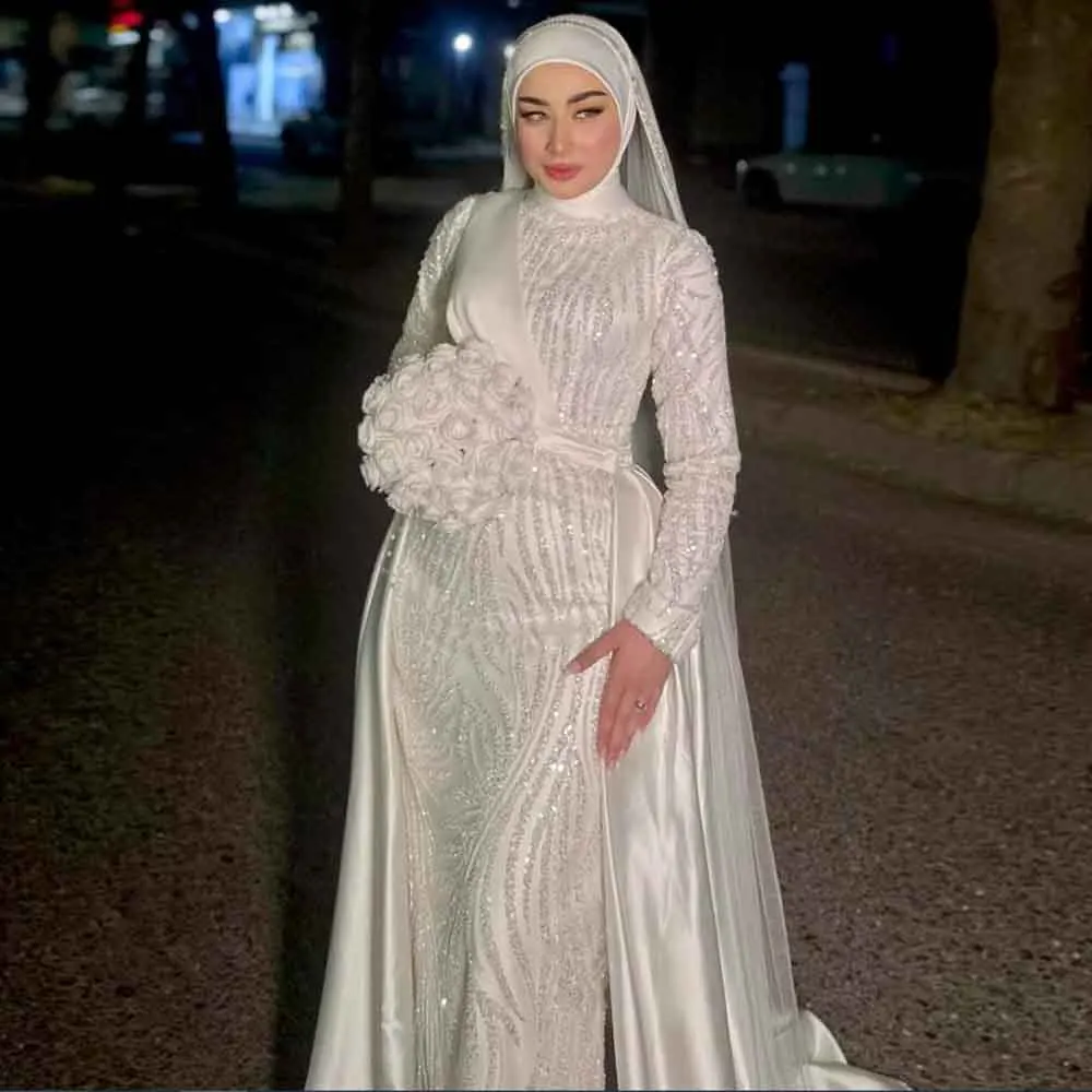 Maßgeschneidertes, mit Perlen verziertes muslimisches Hochzeitskleid mit abnehmbarer Schleppe, hohem Kragen, langen Ärmeln, Hijab-Brautkleid, Meerjungfrau-Robe de Mariage