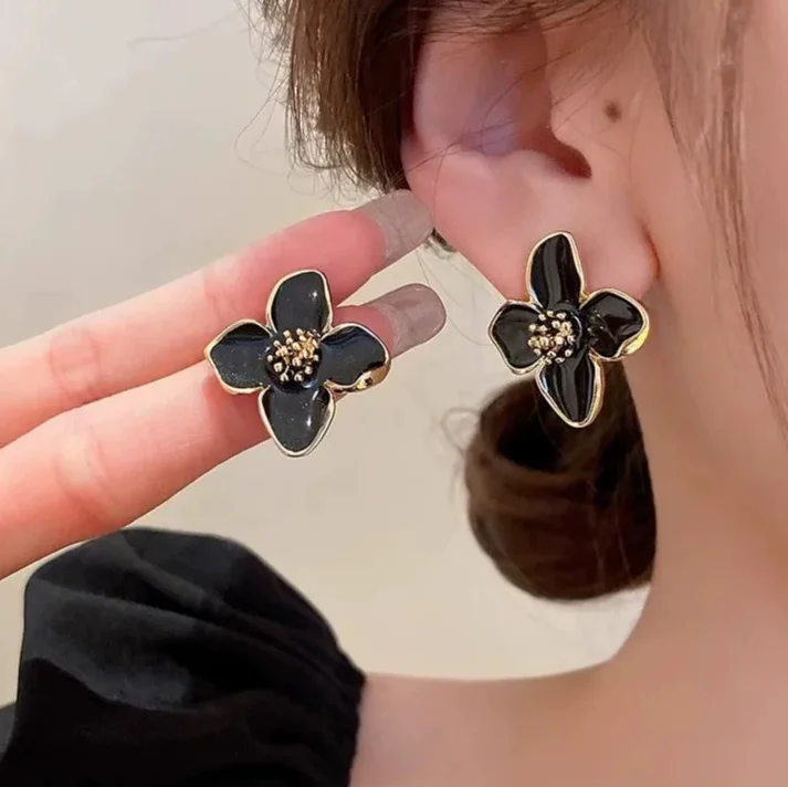 Fashionable Luo Shen flower French retro drop glazed red flower earrings with three-dimensional small flower earrings