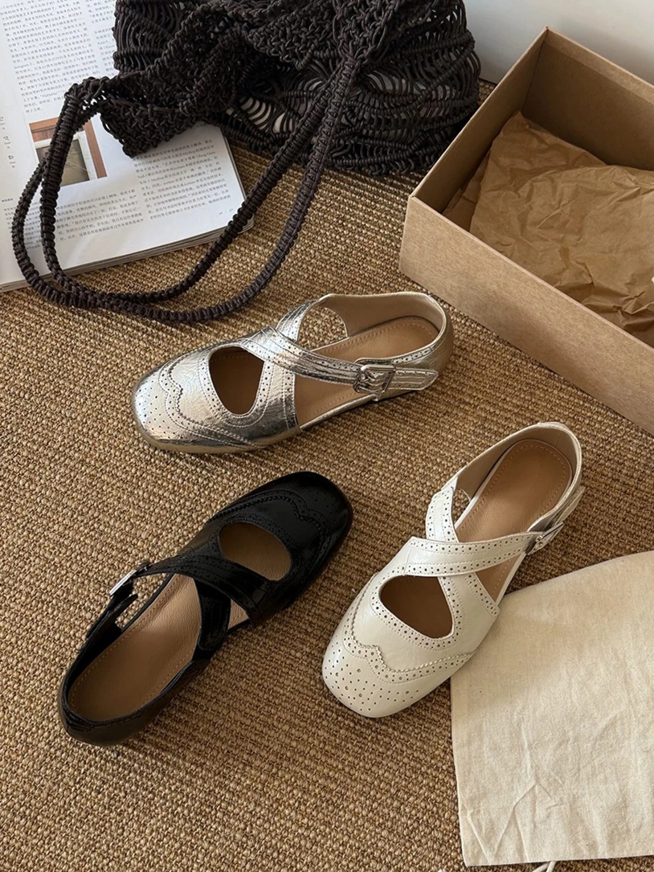 

Women's Retro Brogue Cross Strap Mary Jane Shoes Square Toe Buckle Flat Sandals Vintage Hollow Out Daily Walking Dress Footwear