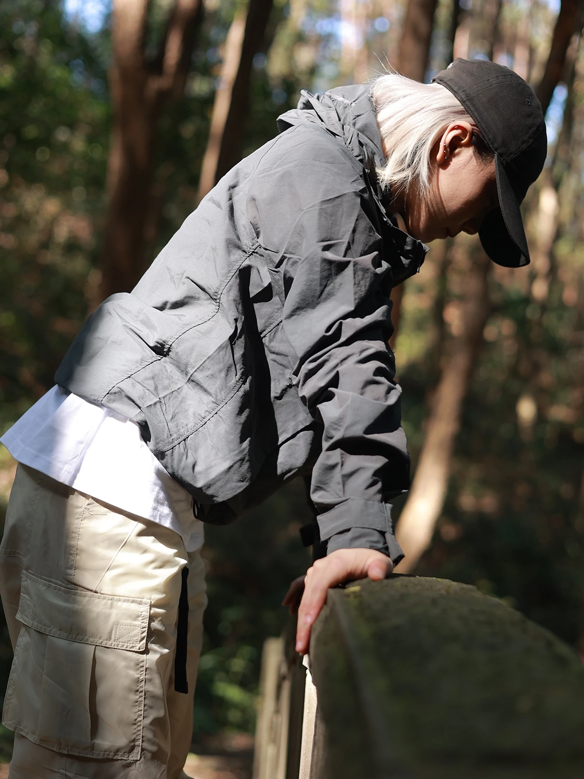 Outdoor Hardshell Hiking Jacket Waterproof Thin Sun Protection Quick Dry Hat Jacket Nylon Fabric Unisex Short Coat