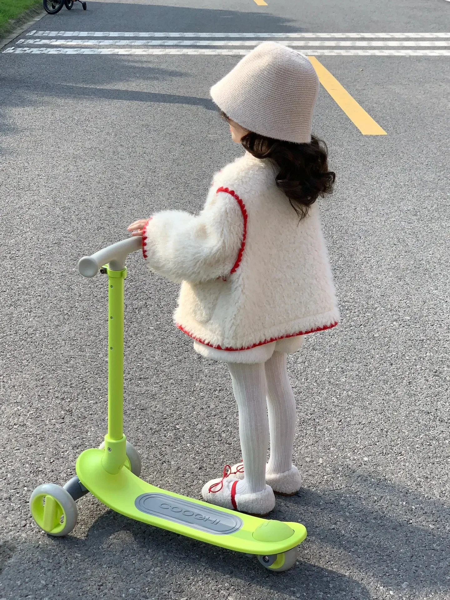 New Kids Girls White Fur Coat with Contrast Color Red Velvet Double Breasted Plush Thickened White Plush Coat