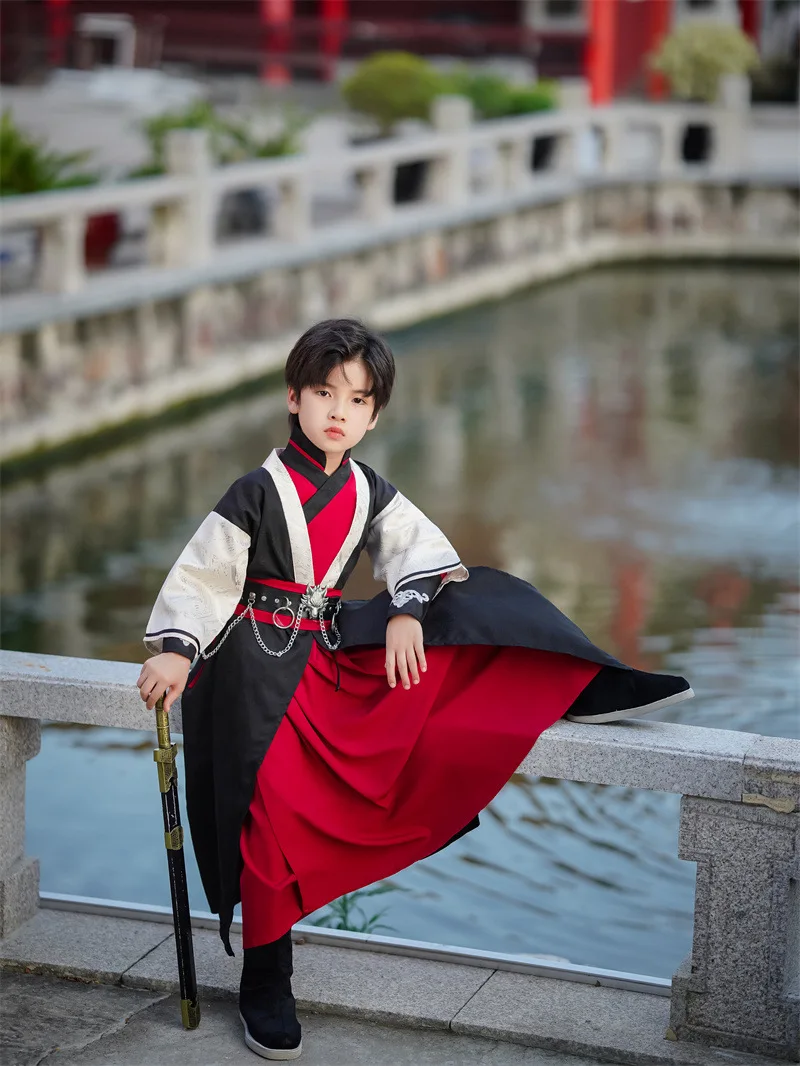 Costume in stile tradizionale cinese abbigliamento da spettacolo per bambini vestito Tang per ragazzi nero rosso Hanfu primavera autunno Costume