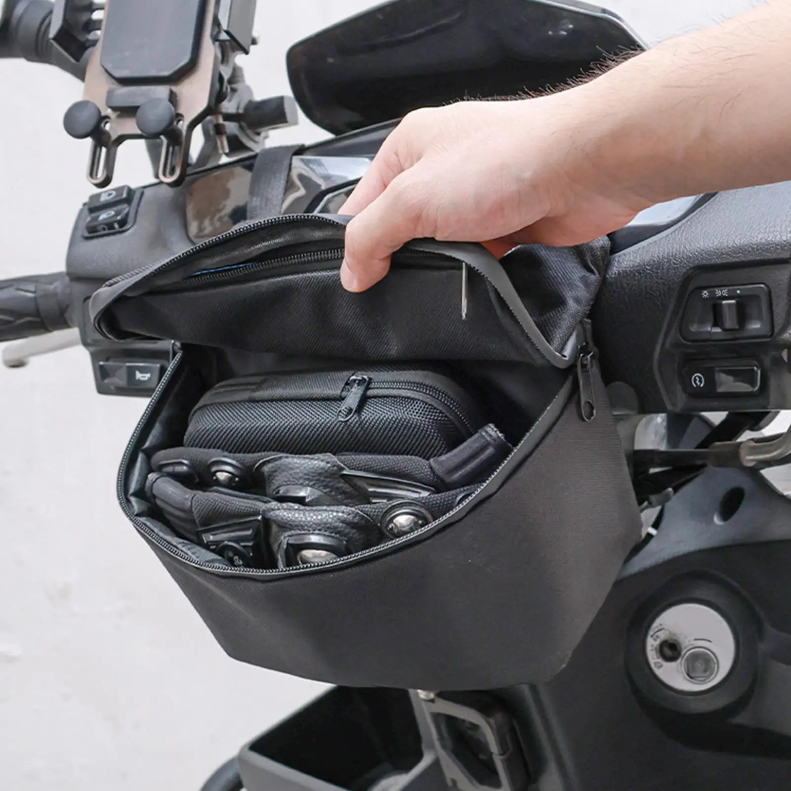 Motorcycle Handlebar Bag Waterproof Front Pouch Touchscreen Window Motorcycle Tool Pouch For Motorbike Scooter Key Wallet Phone