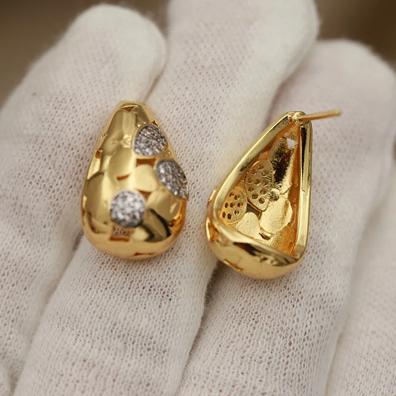 جديد البصر تصميم المعادن كريستال Waterdrop وأقراط للنساء أزياء العلامة التجارية مجوهرات أسلوب بسيط أقراط حساسة