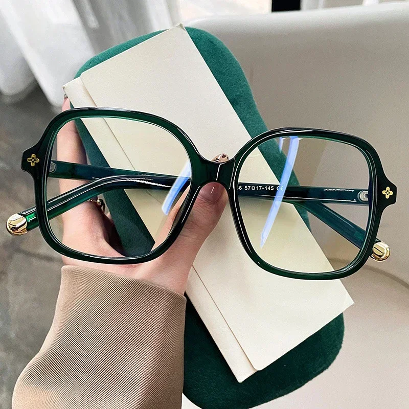 نظارات OLLYMURS للسيدات فوتوكروميك ريترو إطار كبير لقصر النظر مضاد للأشعة الزرقاء نظارات قراءة عصرية مربعة وصفة طبية Eyewa