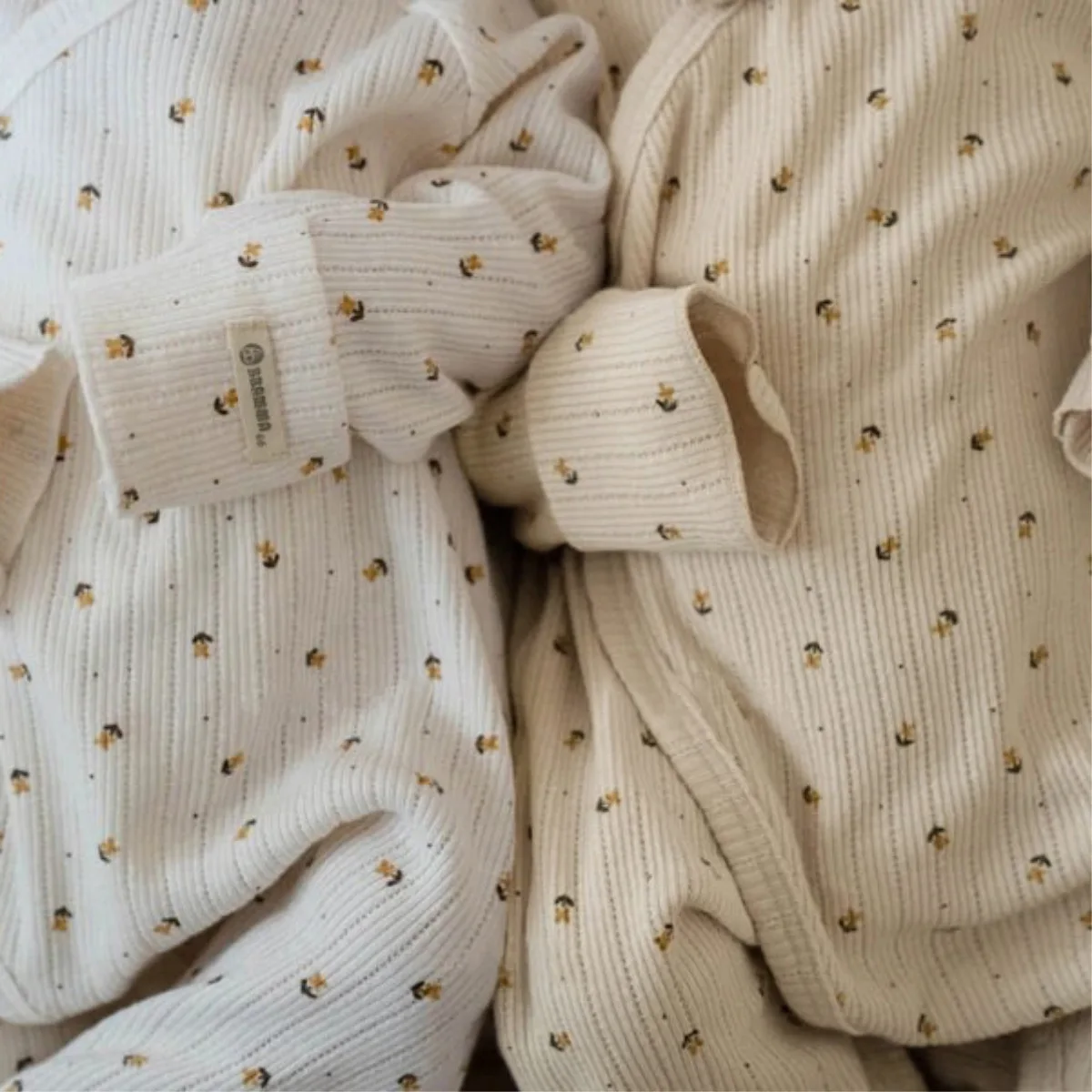 Newborn Clothes Class A Cotton Monk Clothes Baby Retro Floral Windproof Sleeves Jumpsuit Baby Autumn Shawl Rompers