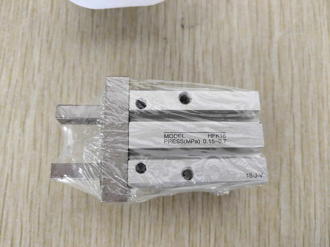 Airtac original HFK Series Air Gripper Parallel Style with Guide Track--Roller Bearing HFK16 HFK32