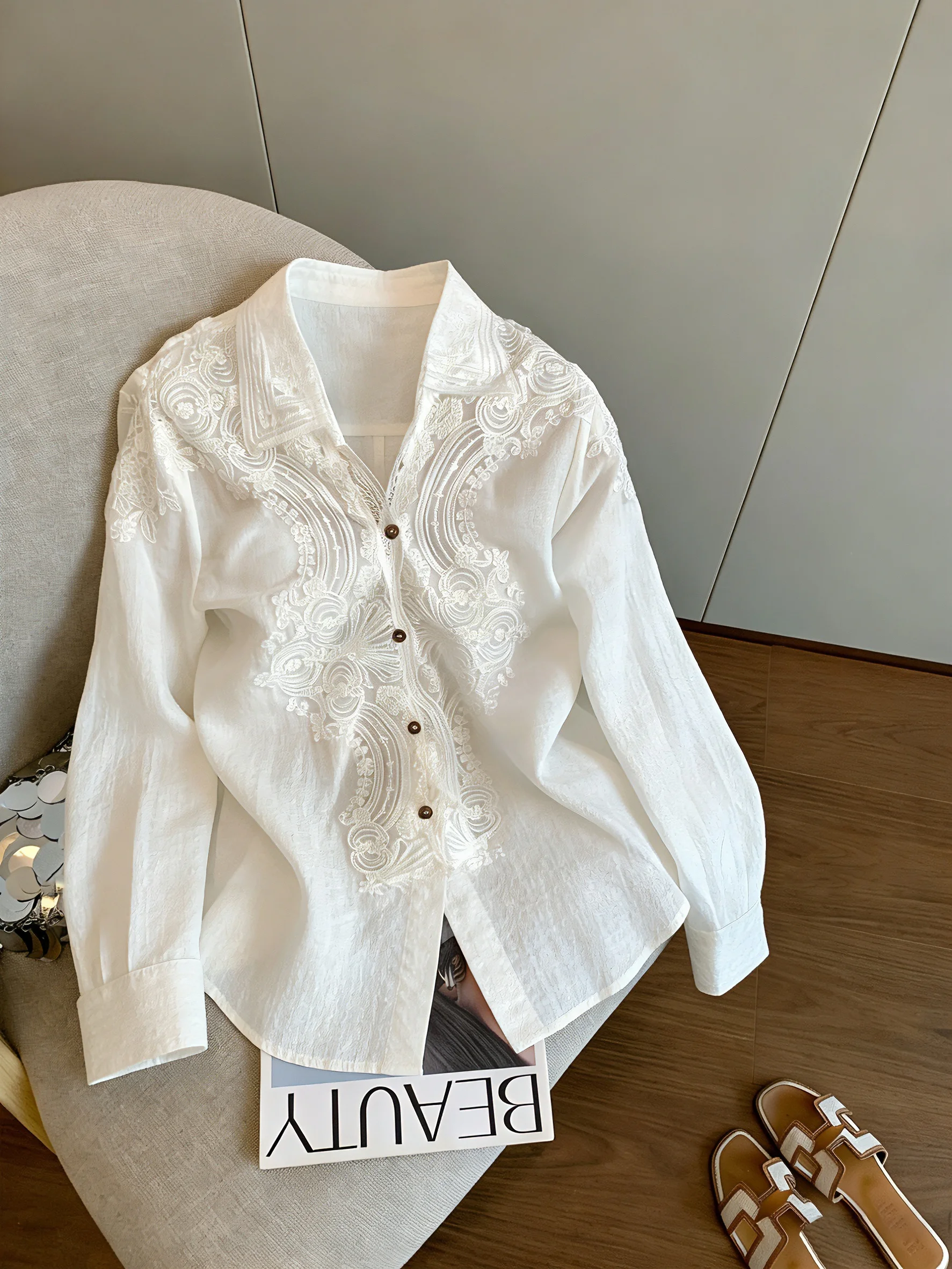 

Элегантная рубашка с длинными рукавами и тяжелой вышивкой, с воротником-стойкой, модный корейский стиль, стройнящий топ для мужчин и женщин.