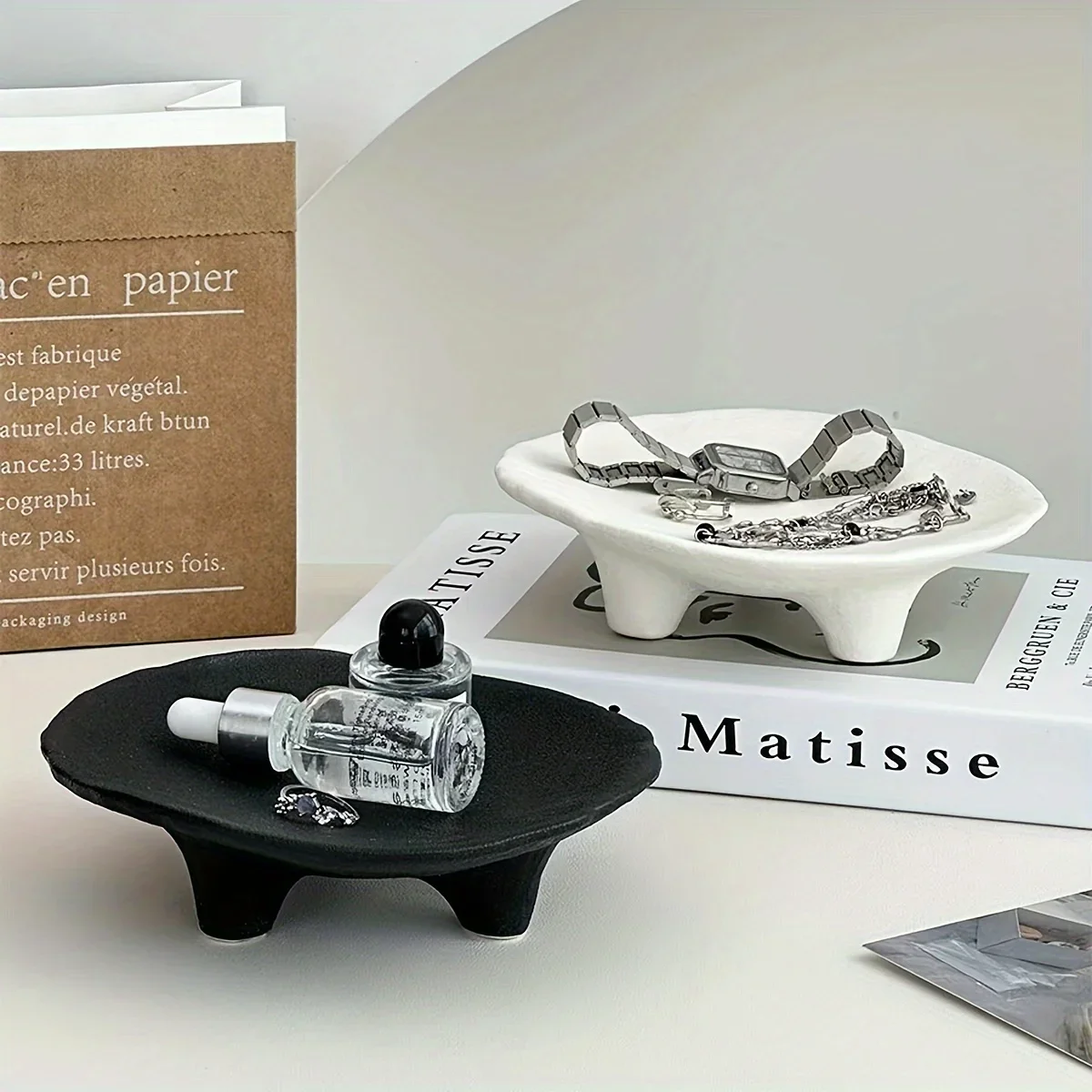 

Ceramic Jewelry Tray for Women - 1 Piece, Unique Three-Legged Art Design, Multipurpose Oval Tabletop Accessory Dish Ceramic