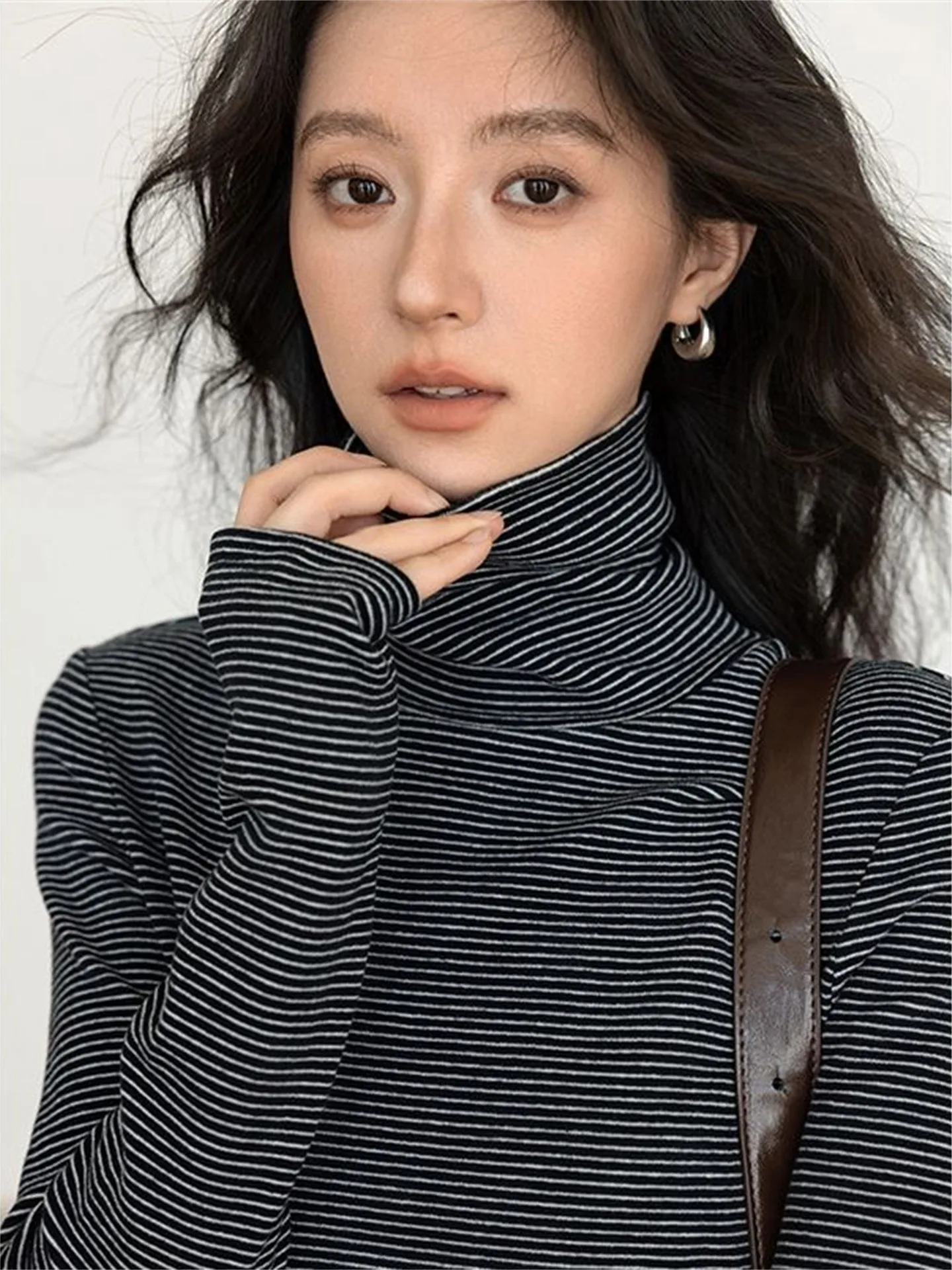 

Женская свободная футболка с высоким воротником и полосками, удобная, приятная к телу, в американском стиле, модная, с длинными рукавами, бархатный топ