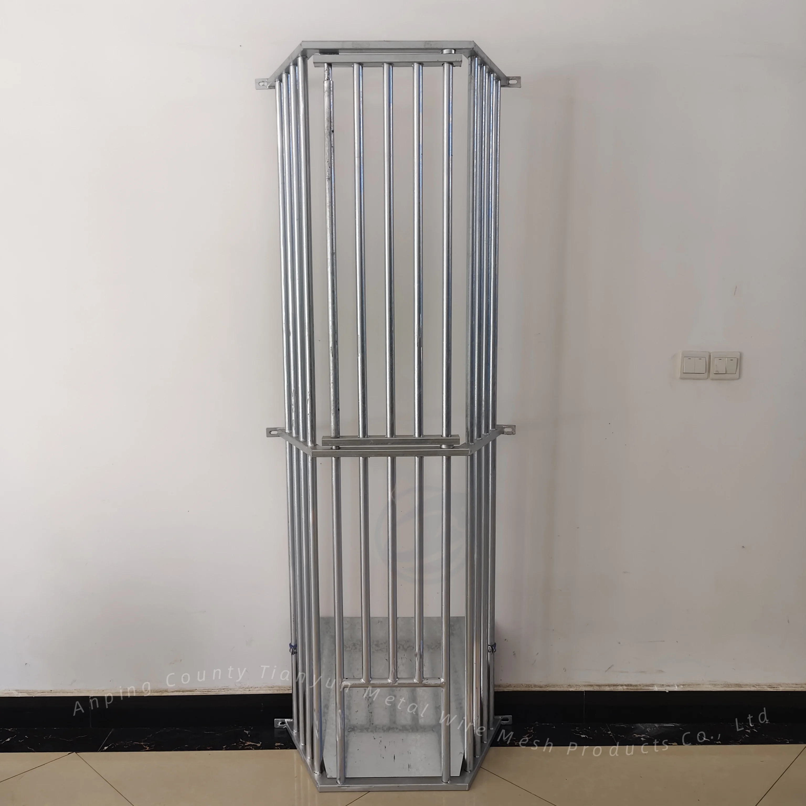 

Hot Dip Galvanized Corner Hay Rack Horse Stable Stall Accessories Heavy Duty Hay Feeder Rack for Farm Use