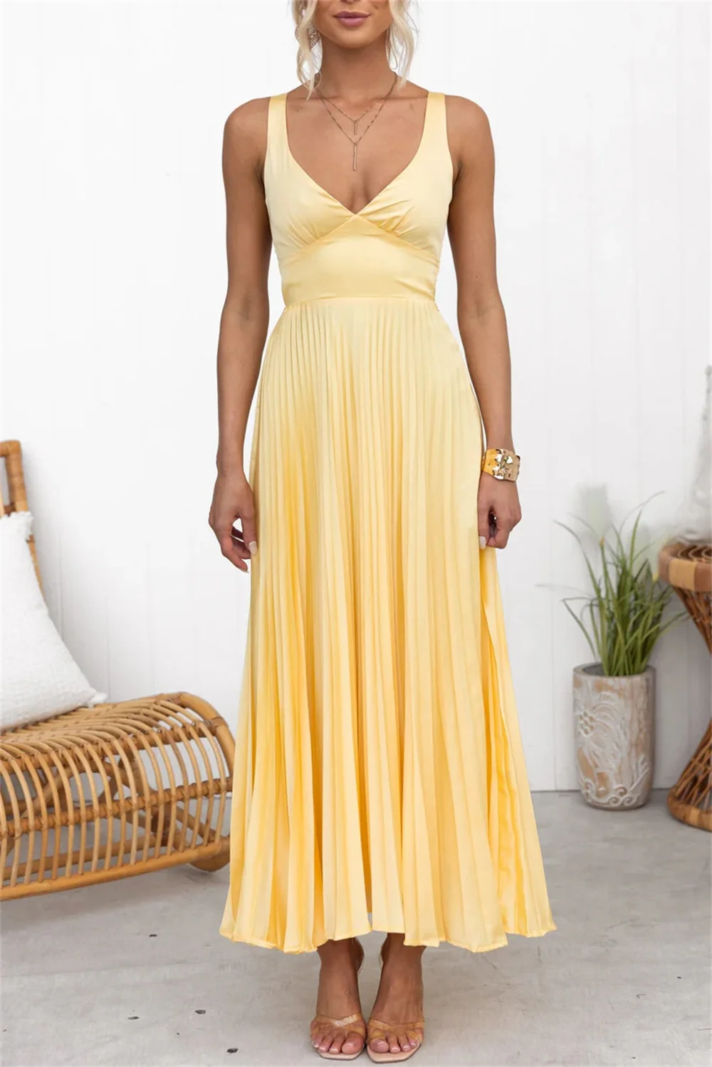 Yellow Custom Made Two Straps V-neck Cocktail Dresses Elegant Ceremony Pleated Hollow Out Backless Trapeze Maxi Dresses