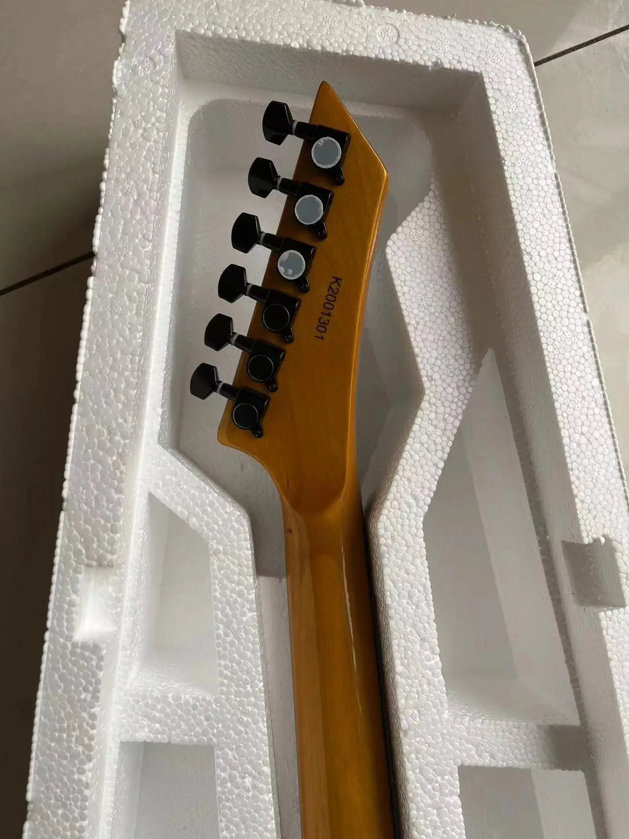 Customized ESP-type electric guitar bass factory, wholesale price, high-quality service, free and fast delivery.