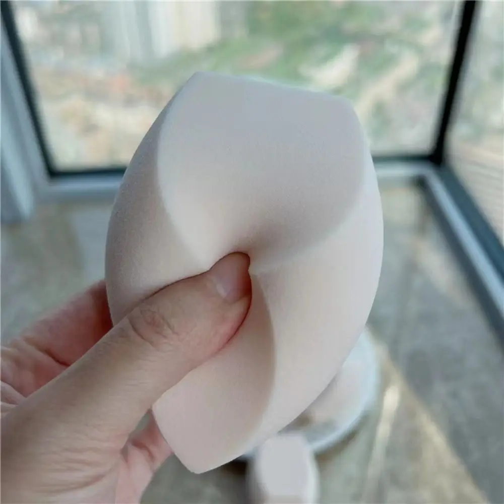 Frullatore per trucco ultra grande da 8 cm Asciutto e bagnato Tre tagli Soffio cosmetico Applicatore di spugna cosmetica leggera colorata