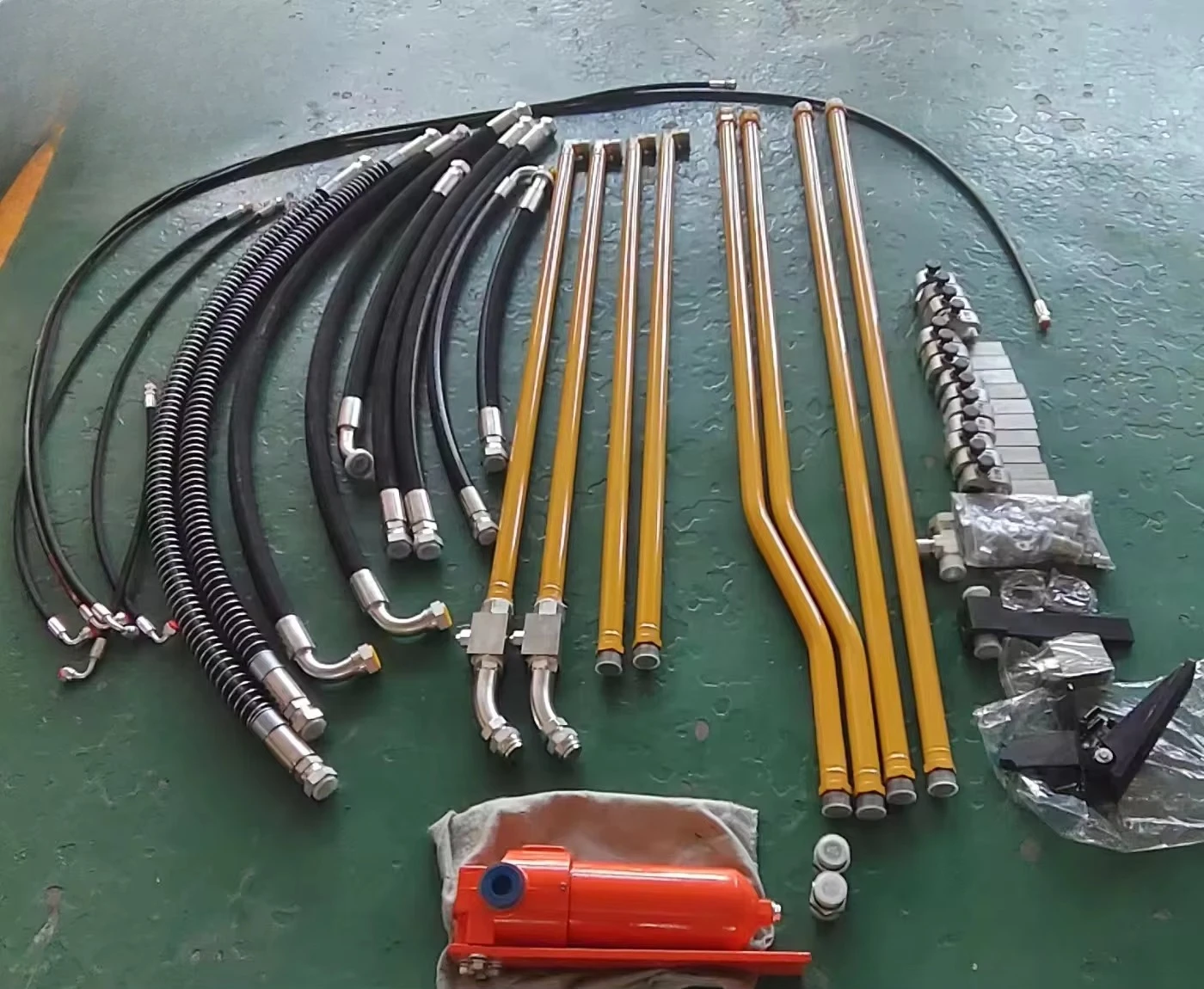 Excavator Backhoe Loader Factory sells all brands of hydraulic tubing kits