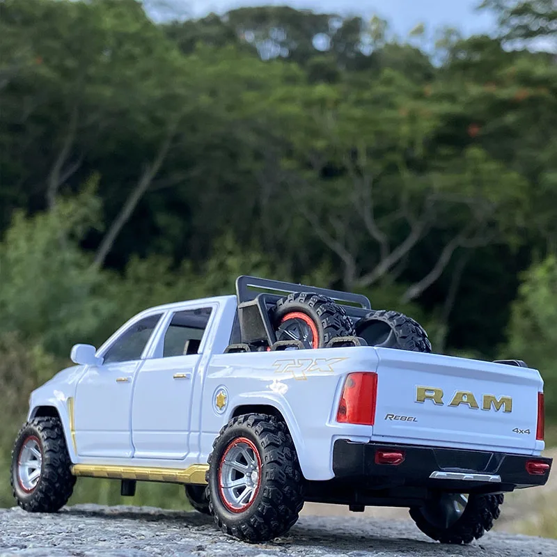 1:32 Dodge RAM TXR Pickup modello di auto in lega Diecasts & Toy giocattolo in metallo veicoli fuoristrada modello di auto collezione di simulazione regalo per bambini