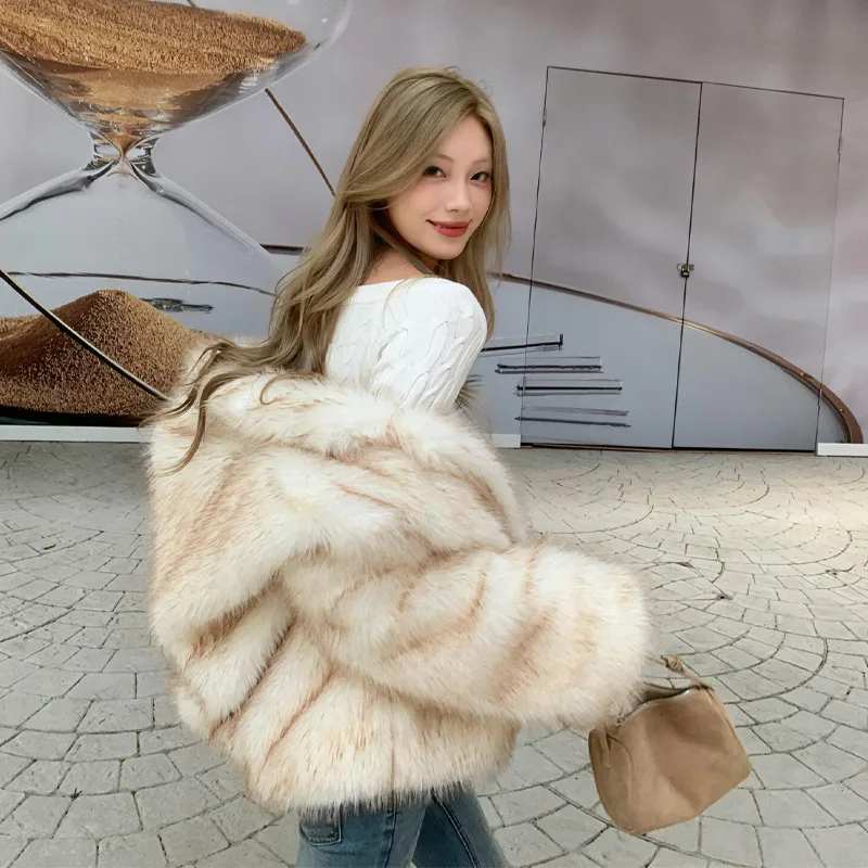 Winter Women Faxu Fur Coat Long Sleeve Loose Jacket - close-up view