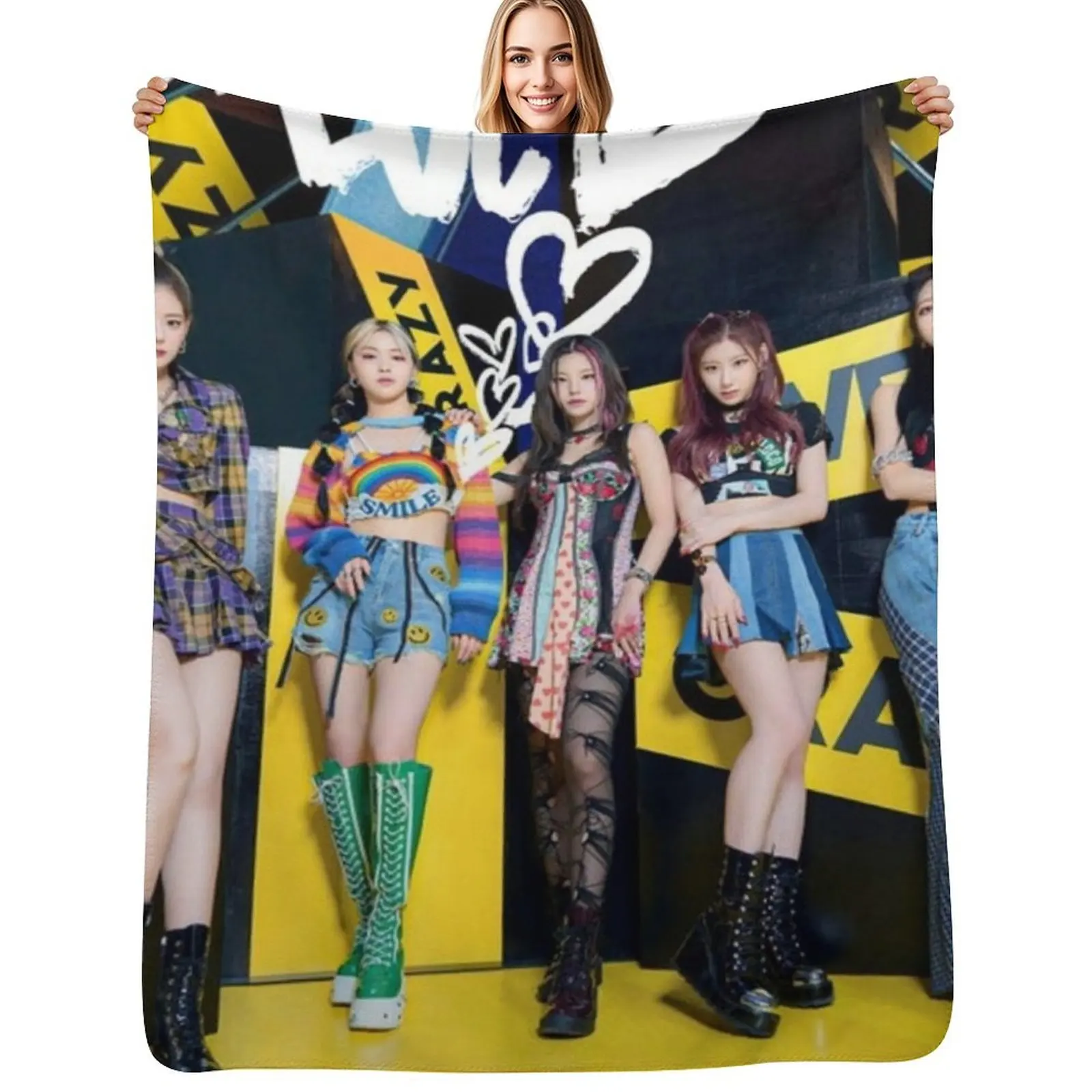 ITZY Crazy In Love Poster Throw Blanket Thermal Tourist Thins sofa bed Blankets