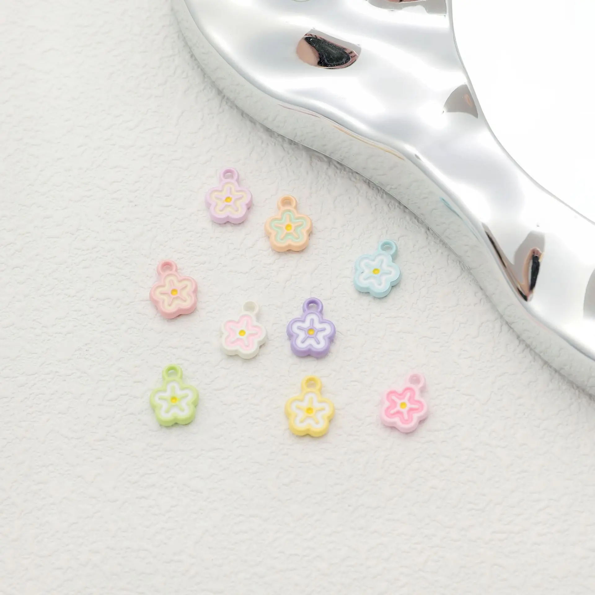 

9Pcs Cartoon Flower Painted Bead Bracelets Jewelry Accessories For Mobile Phone Chains DIY Materials Alloy Accessories
