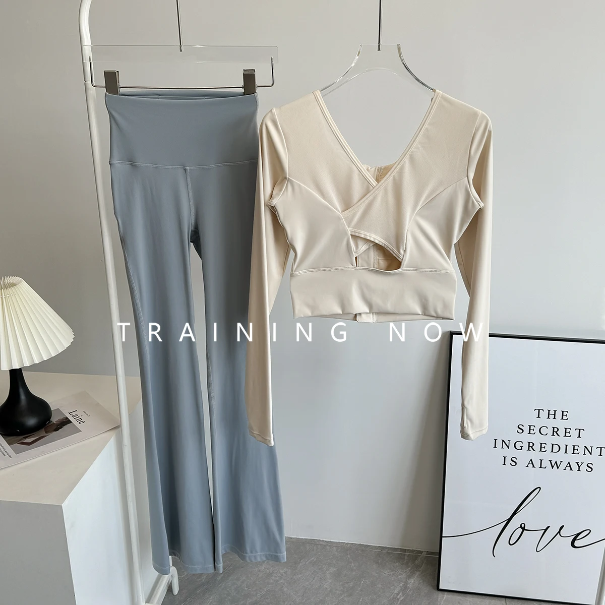 

Женский костюм для йоги осенью и зимой, модный утягивающий костюм для бега, фитнеса, спортивные брюки телесного цвета с высокой талией и подтяжкой бедер