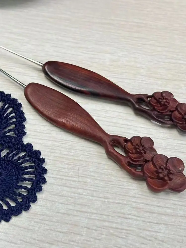 

New crochet plum blossom African red sandalwood Chinese style handmade fine throwing happy eyebrows crochet wool shoe knitting