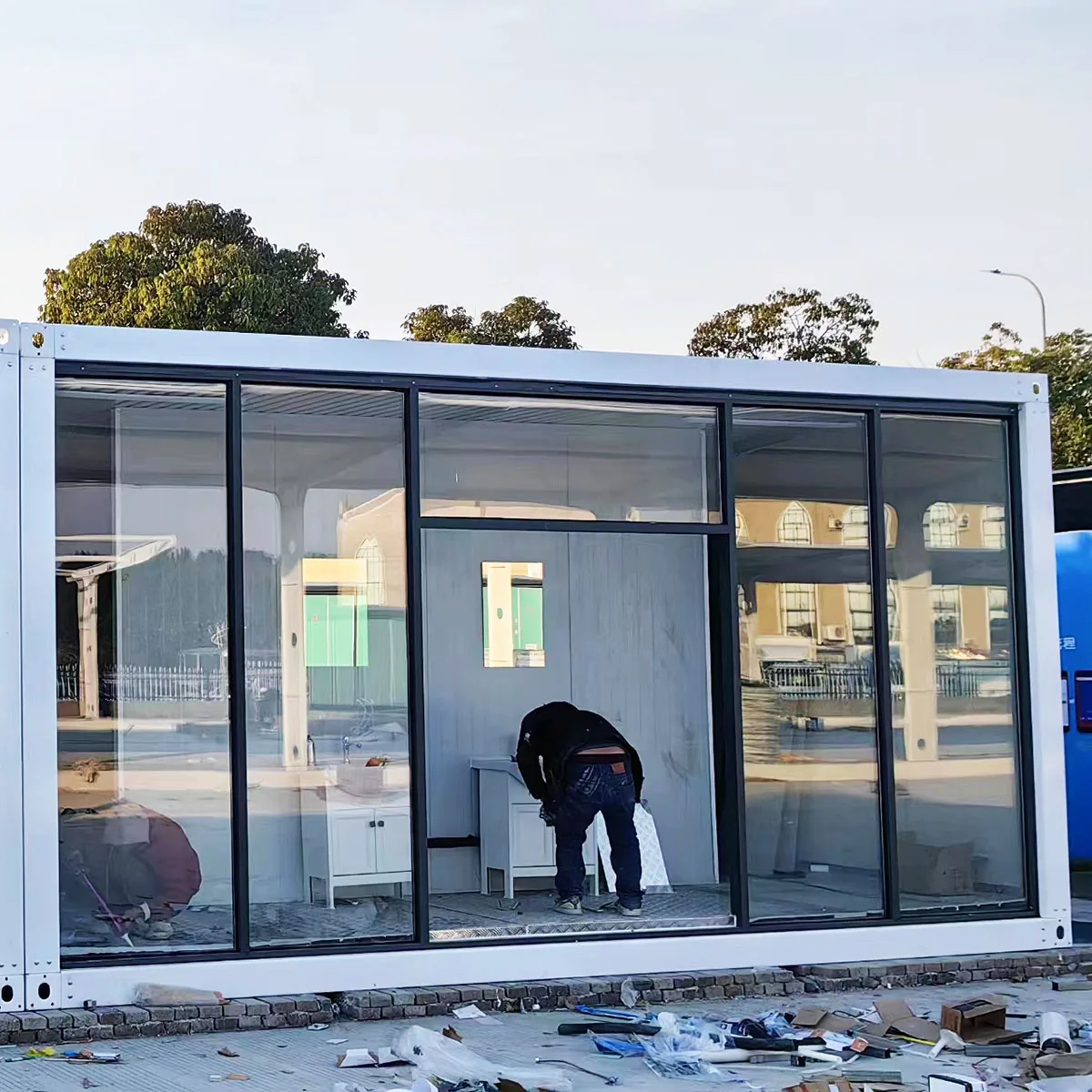 Casa container prefabbricata pieghevole modulare mobile portatile su ruote con set completo di mobili per uso familiare