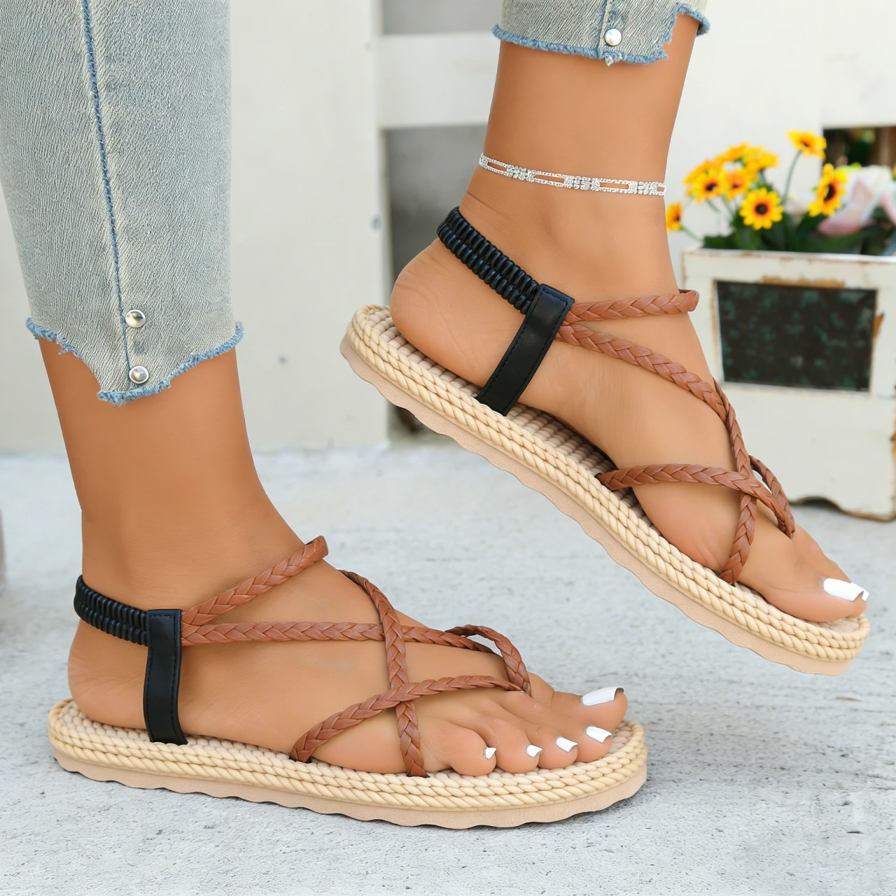 

Designer Leisure Sandals for Women Soft Sole Light Flat Shoes Female Daily Walking Street Sandals Lightweight Trend Women Shoes