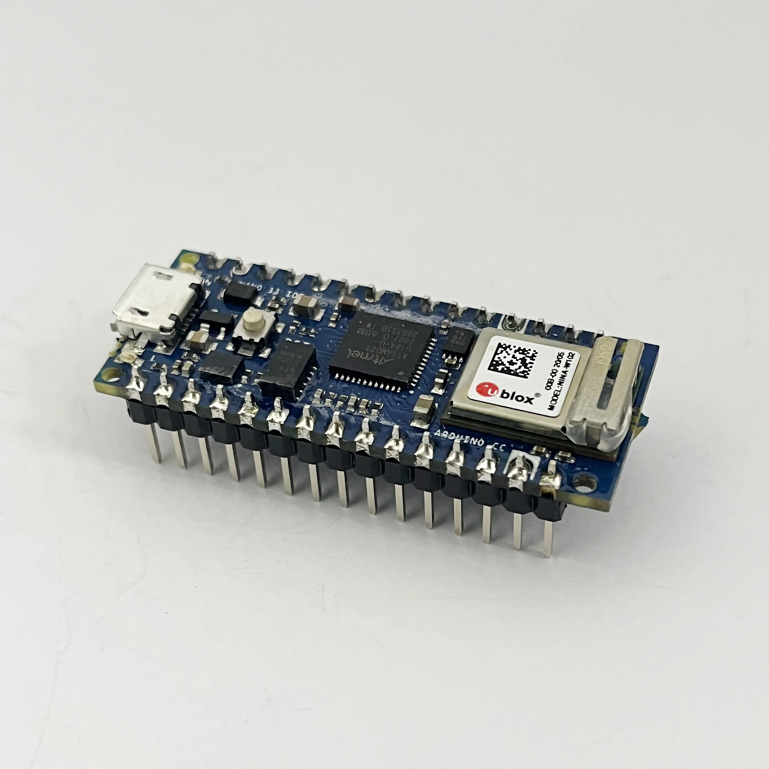 

Плата разработки Arduino Nano 33 IoT с наушниками ABX00032