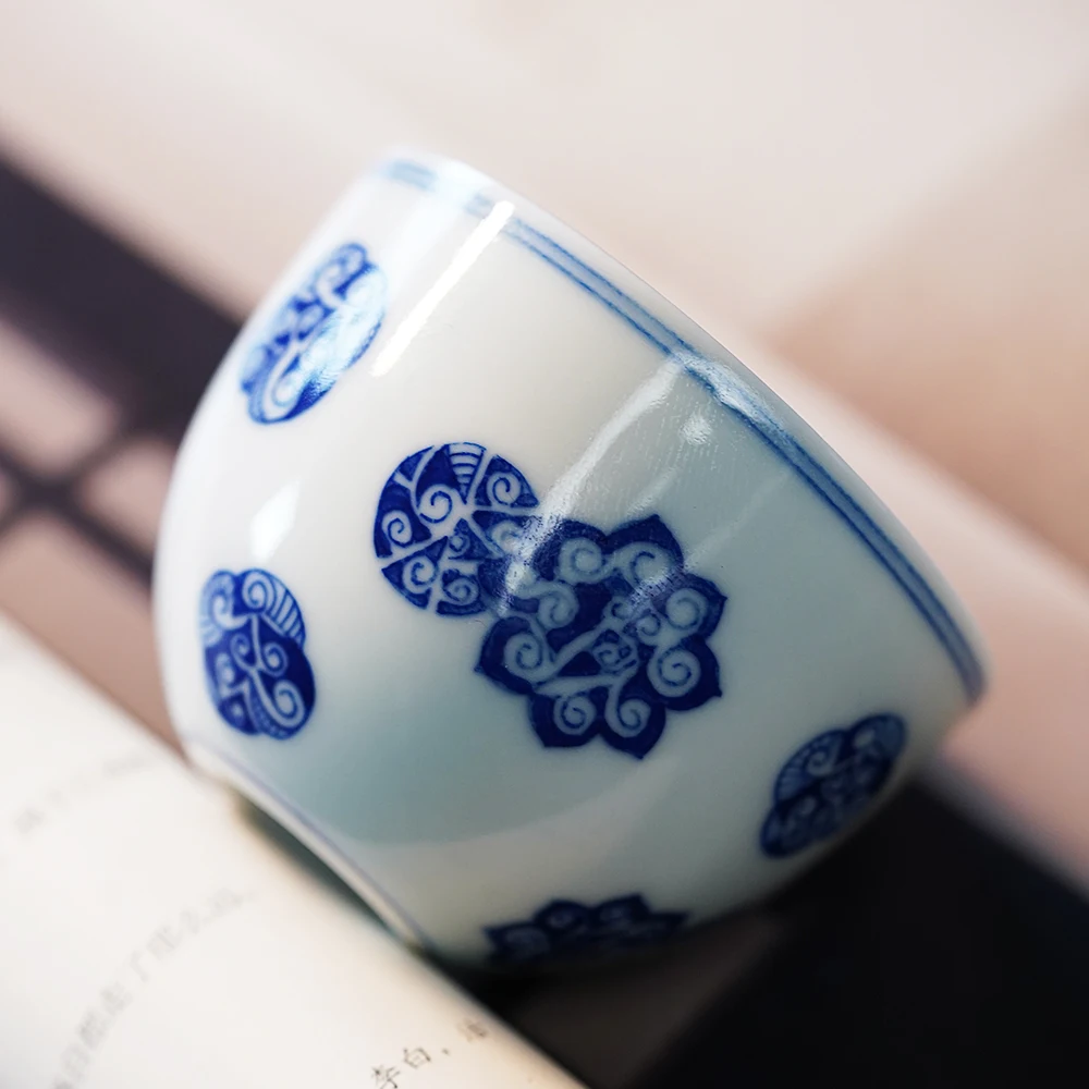 |sample tea cup cup master cup under the glaze color of Chinese style masters cup ChuChao hand-painted flowers cup