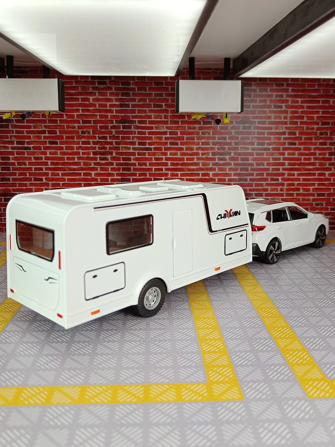 

1:32 Nissan X-TRAIL Trailer RV Alloy Car Model with Sound and Light Return Power, can be given as a birthday gift to friends