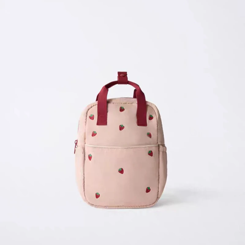2026 Neuer leichter, herbstfarbener, mit Erdbeer bestickter Rucksack für Kinder, kleine Kindergarten-Schultasche