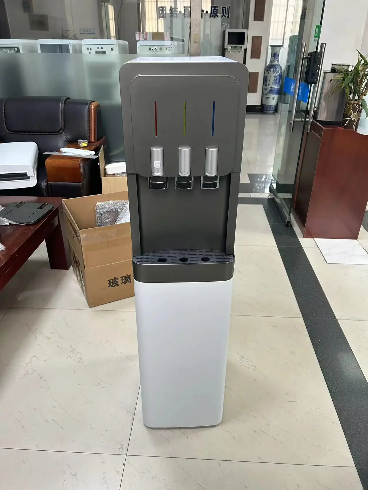 

Hot and Cold Household Drinking Water Dispenser Direct Piping Water Cooler Machine with UF System