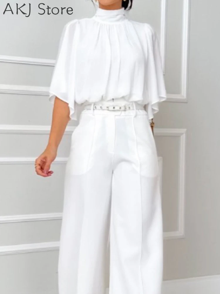 بلوزة شيفون كاجوال برقبة عالية وأكمام تشبه جناح الخفّاش ومفرغة من الخلف