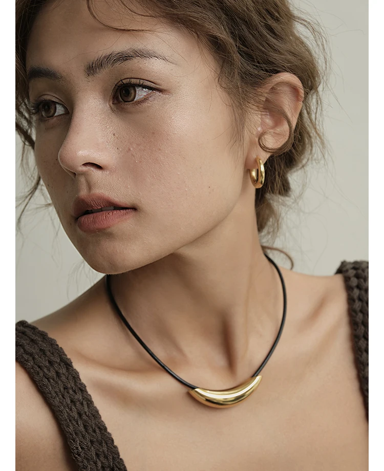 GHIDBK Non Tar Stainless Steel PU Skin Snake Chain Irregular Tube Choke Ring Women\'s Necklace Simple and Thick