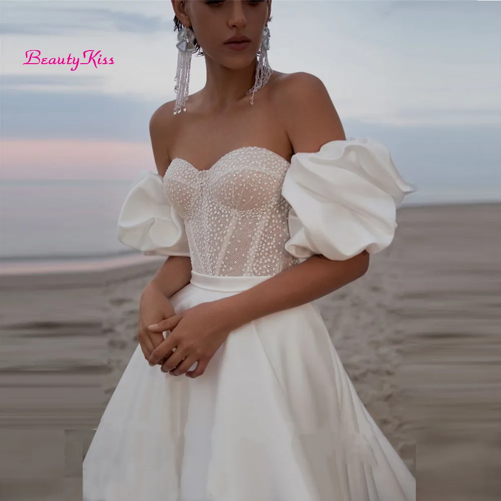 Beach Satin Wedding Dress 2022 Elegant A-Line Sweetheart Neck Short Sleeves Backless With Beading Bridal Gown Vestido De Novia