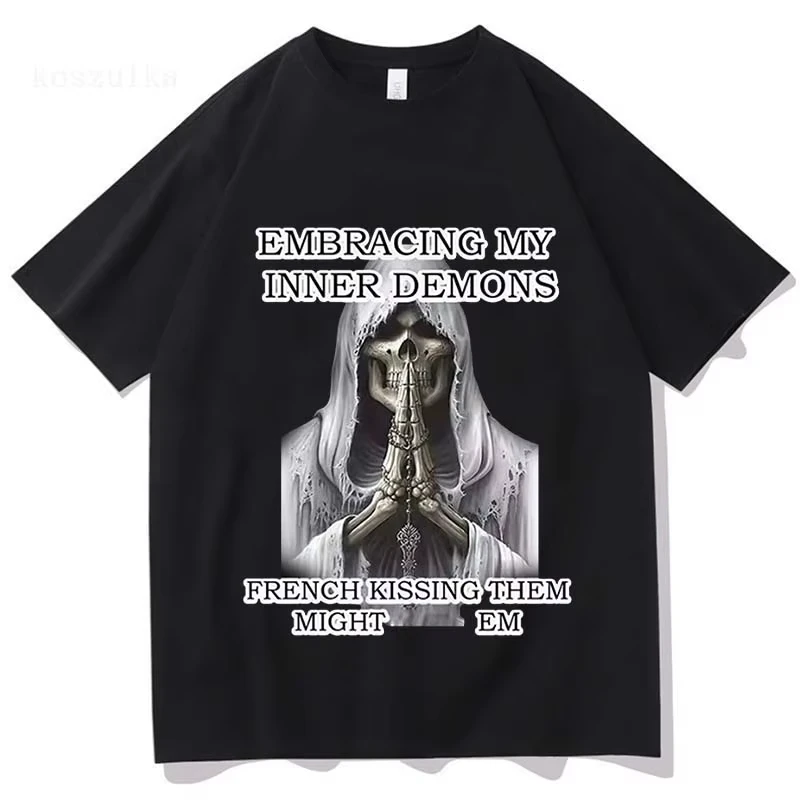 Camiseta de algodón de alta calidad para hombre y mujer 2026 con diseño de esqueleto divertido y meme de beso francés: Abrazando mis demonios interiores.