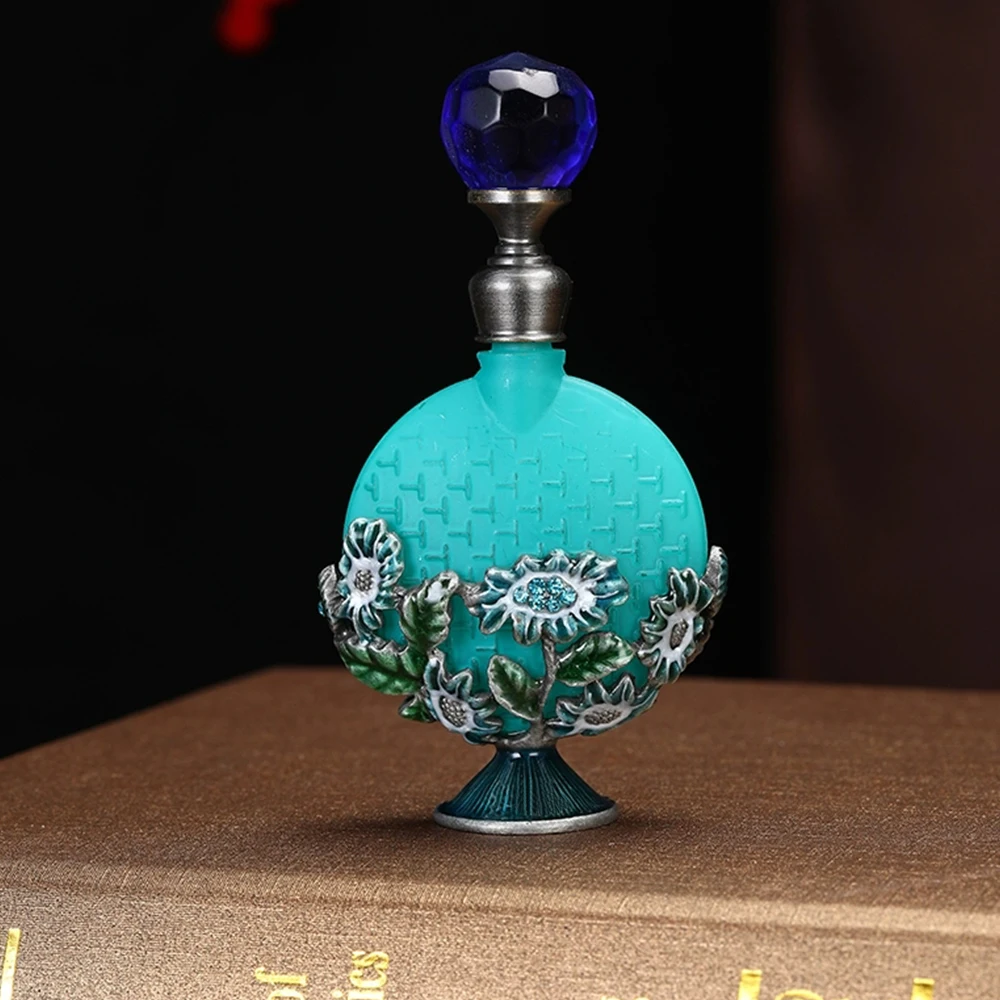 1pc Peacock Blue Vintage Perfume Bottle Gem Metal Embossed Flower Decor Sapphire Shape Cap Essential Oil Container Home Ornament