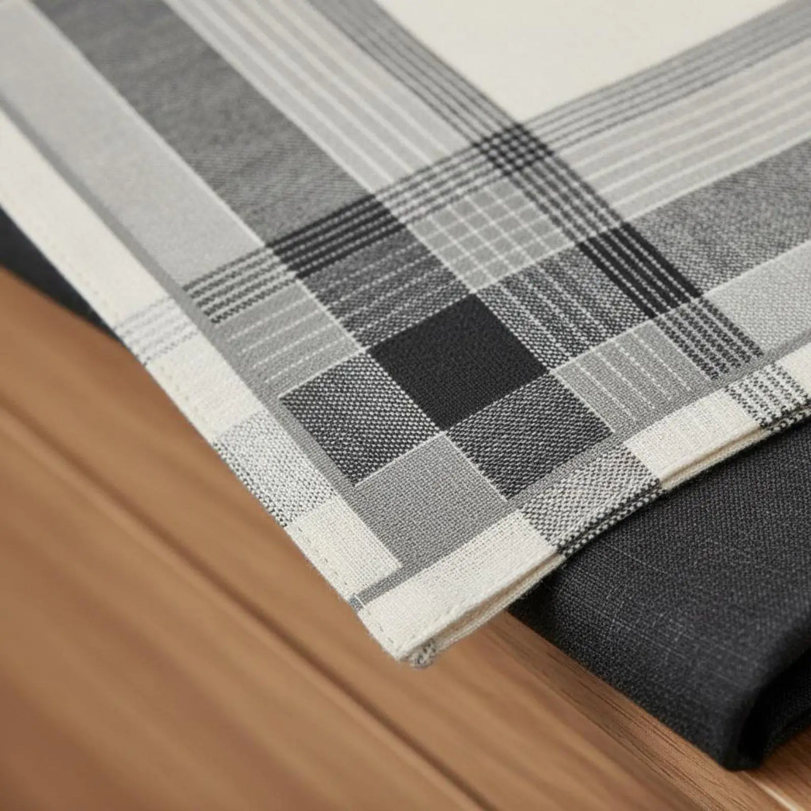 Cotton Men Handkerchief 3 Pack 43cm Classic Plaid Elegant Pocket Square Reinforced Edge Soft Face Cloth for Business Suit