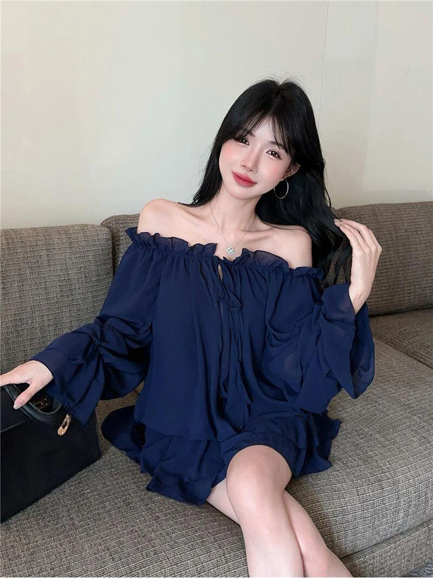 

Sweet Pure Desire Shallow Shoulder Drawstring Long Sleeve Design Petal Waist Cinching Shoulder Baring Blouse